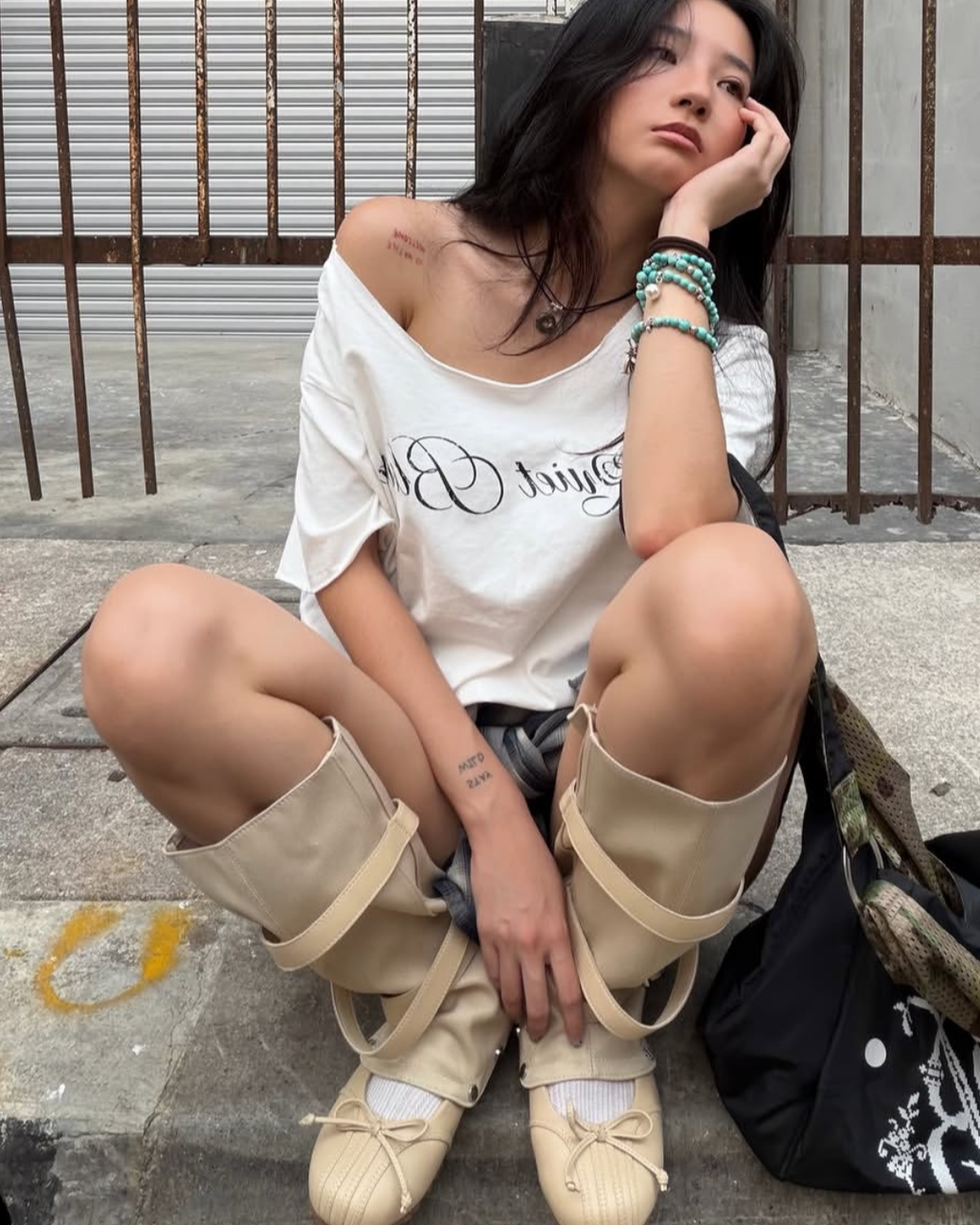 QUIET BLOOM Tシャツ