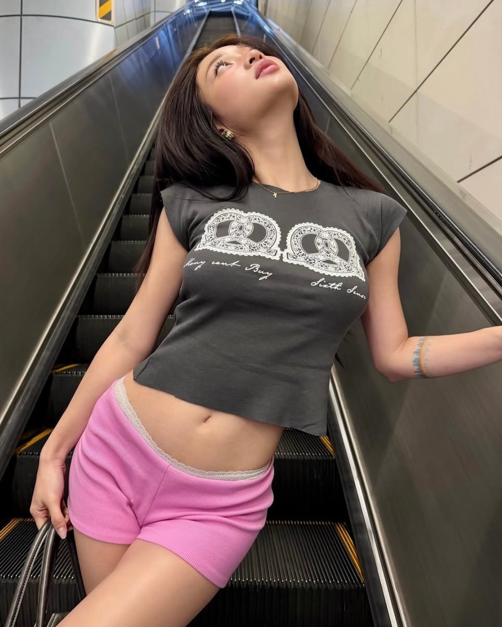 Six Sense Tシャツ