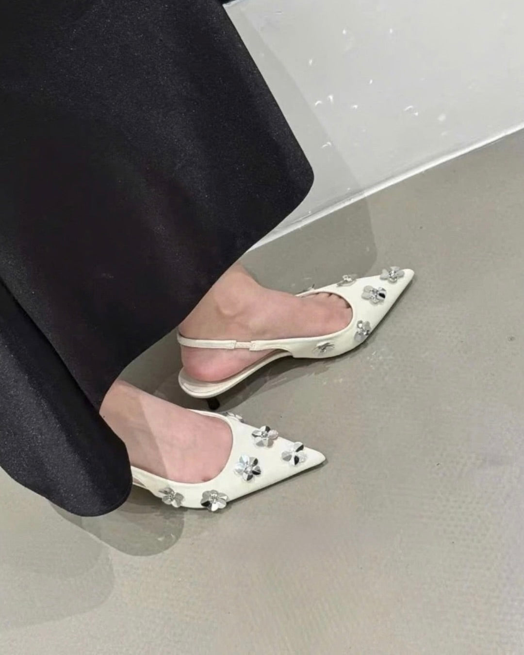 Bloom Pointed パンプス