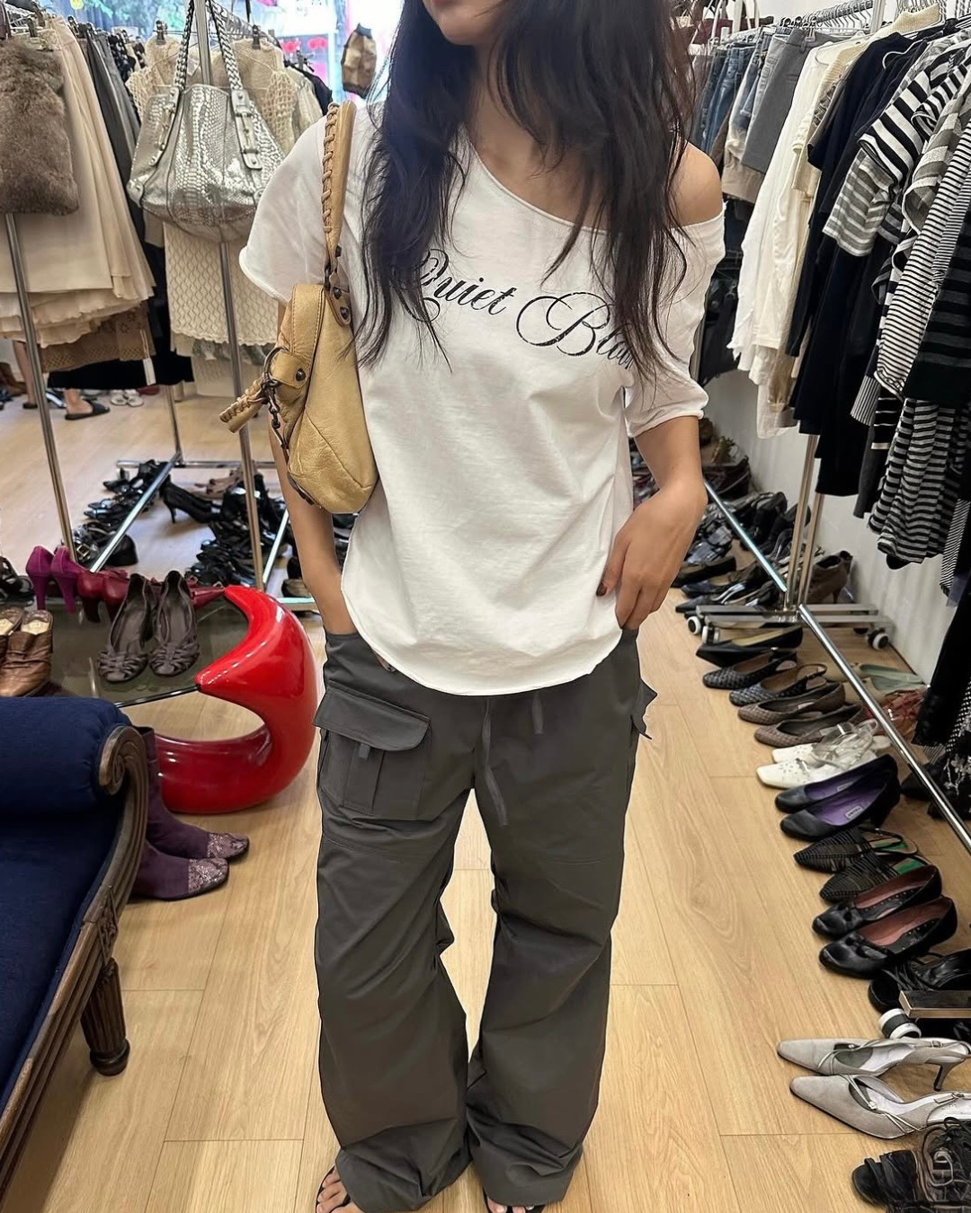 QUIET BLOOM Tシャツ