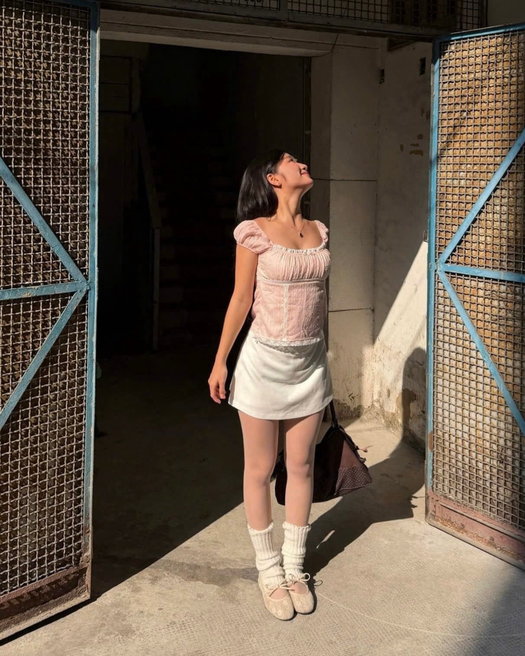 Cynthia  トップ