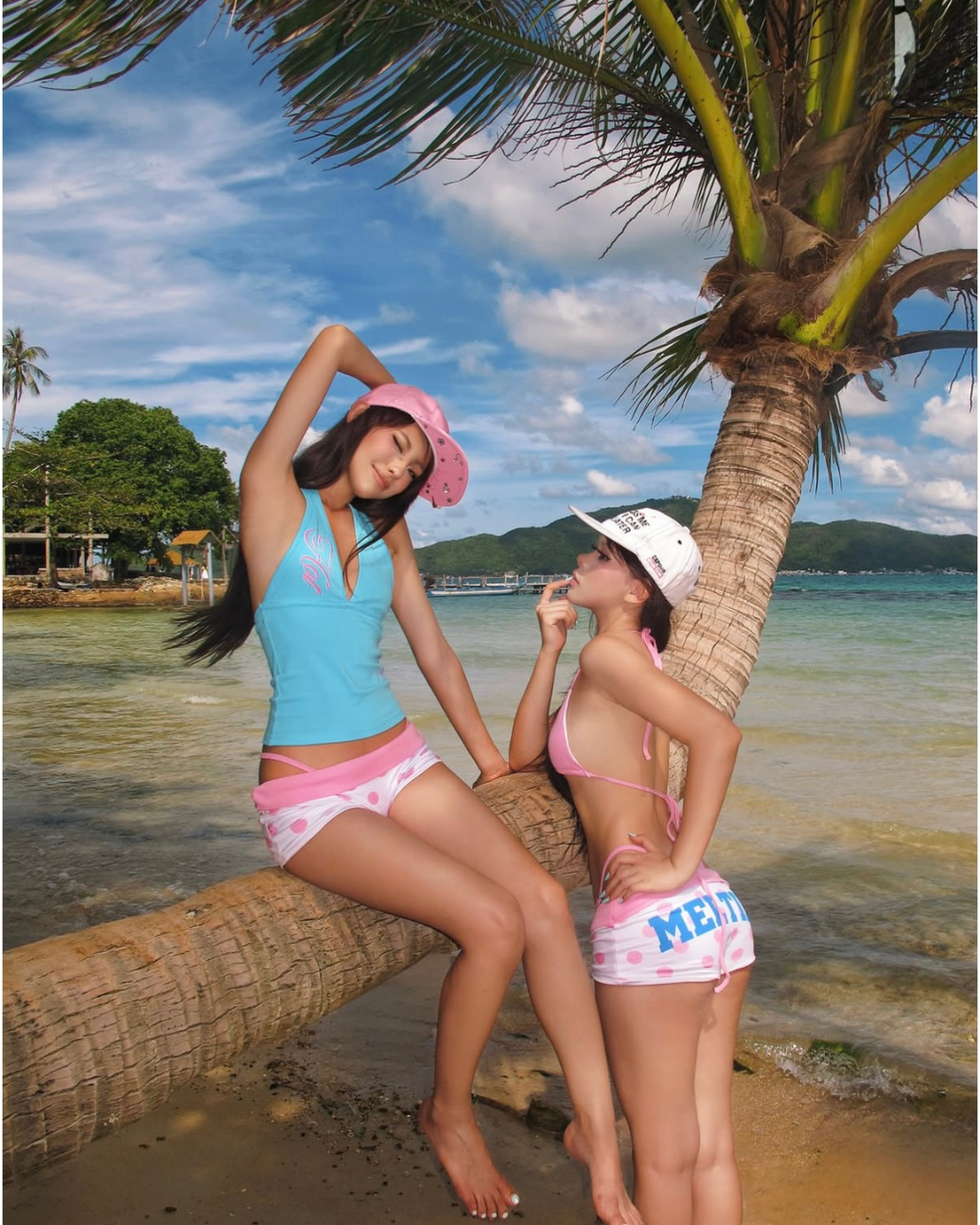 I AM HOT HALTER AQUA BLUE タンクトップ