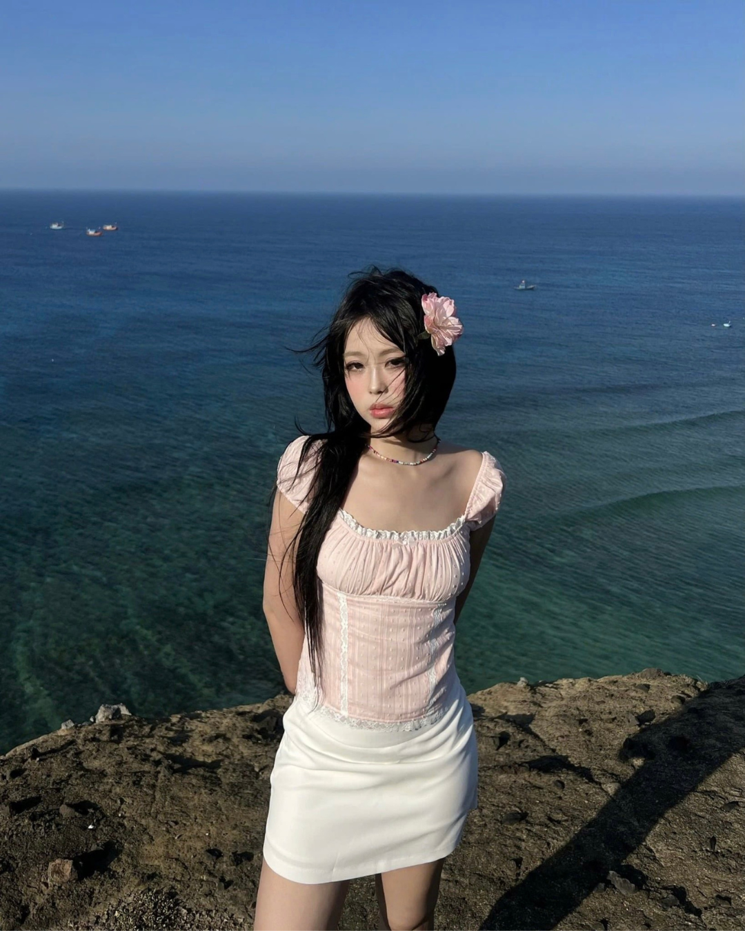 Cynthia  トップ