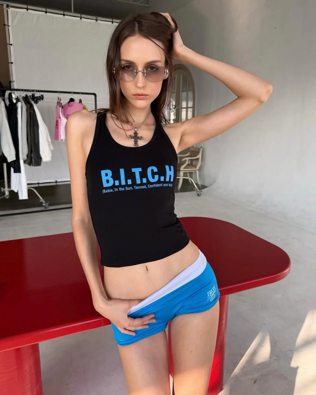 B.I.T.C.H タンクトップ