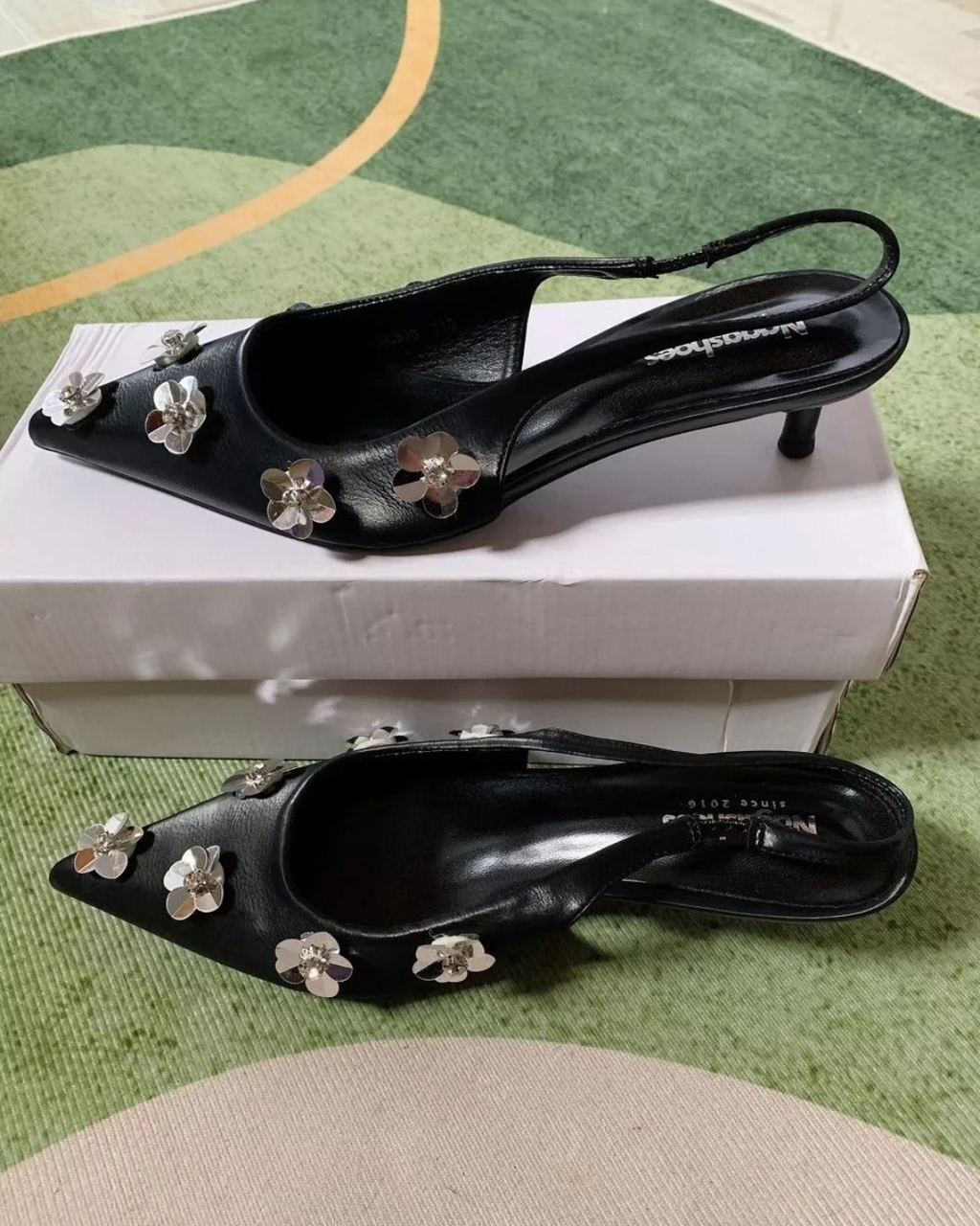 Bloom Pointed パンプス