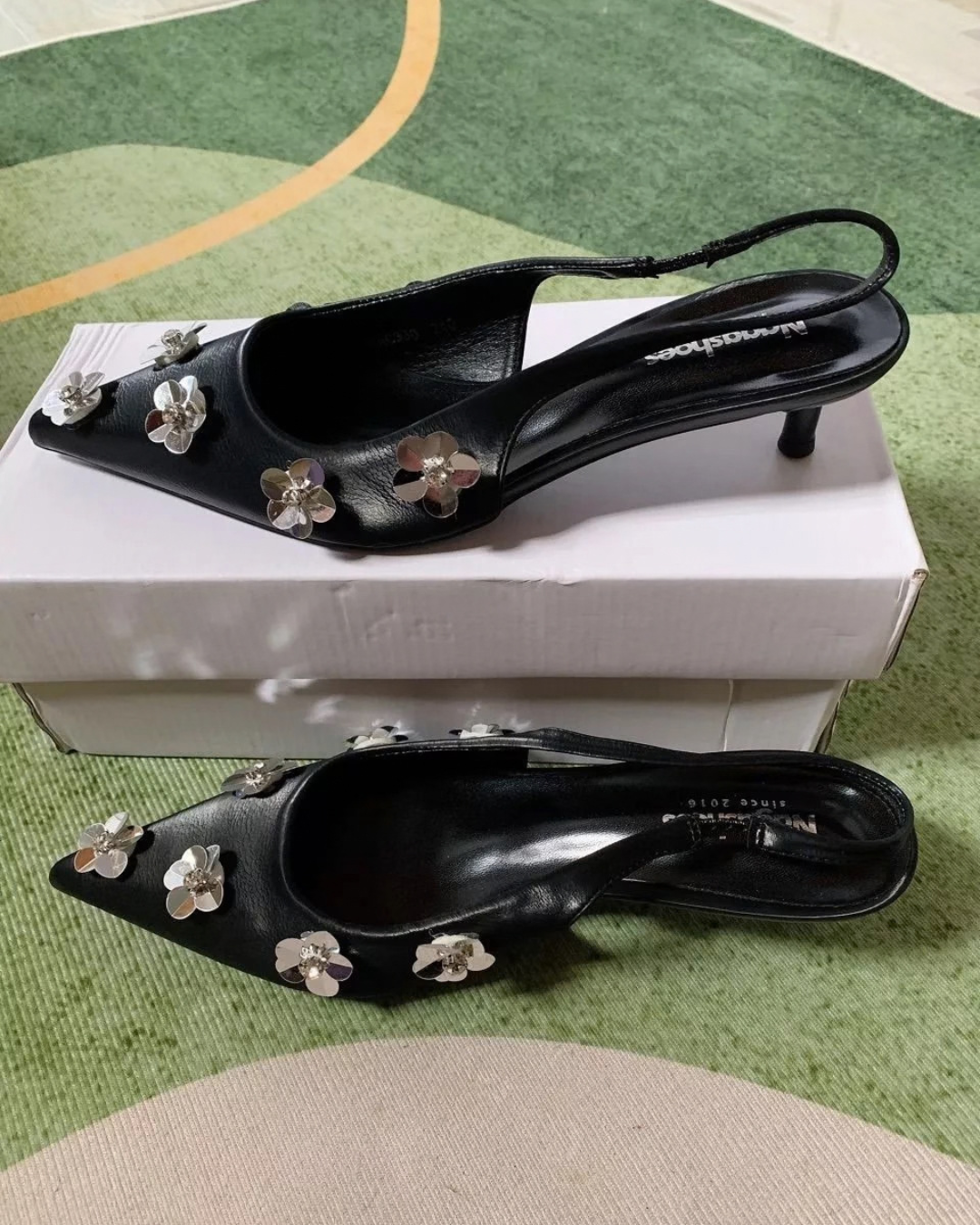 Bloom Pointed パンプス