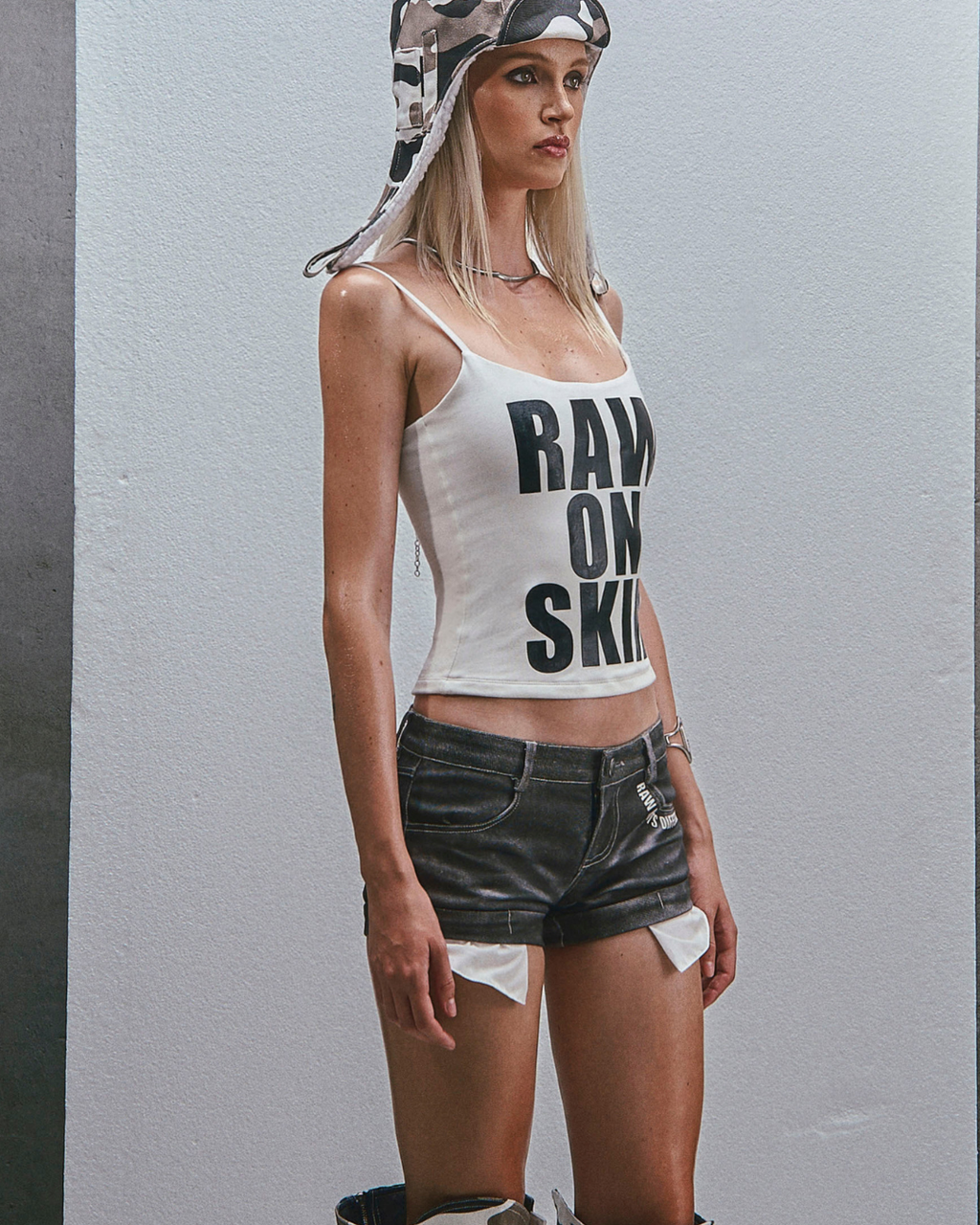 RAW Text Printed Camisole トップ
