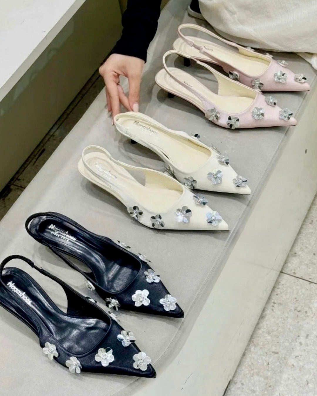 Bloom Pointed パンプス